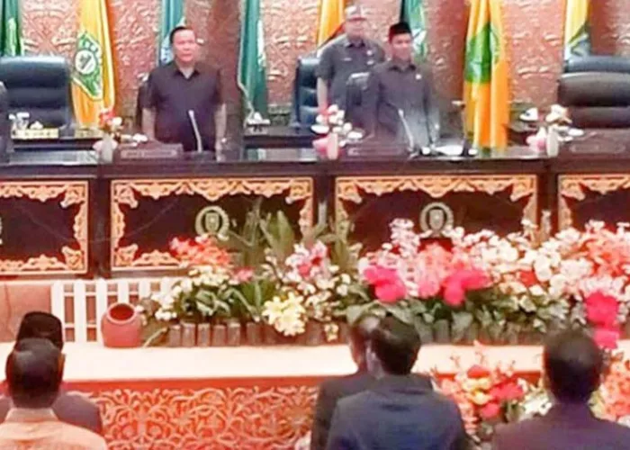Lama Menghilang, Wagubri SF Hariyanto Tetiba Hadiri Paripurna DPRD