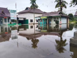 Banjir Rendam Ribuan Rumah dan Kantor Desa Tarai Bangun Kampar