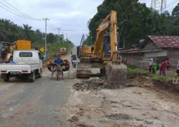 Jalan Lintas Rantau Berangin-Rohul Mulai Diperbaiki