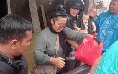 Banjir dan Longsor Melanda Padang, Tim SAR Evakuasi Warga di Beberapa Kecamatan