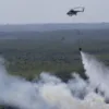 Karhutla Kembali Mengancam, Helikopter Water Bombing Dikerahkan Padamkan Api di Kampar