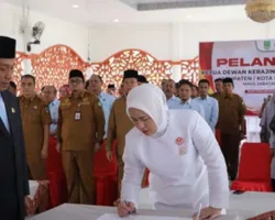 Bupati Anton Hadiri Pelantikan Yeni Dwi Putri Sebagai Ketua Dekranasda Rohul