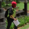 Aksi Heroik Spiderman Padang, Setiap Hari Bagikan Nasi Gratis ke Warga Kelaparan