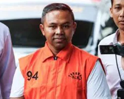 KPK Geledah Rumah Dinas Gubernur Abdul Wahid
