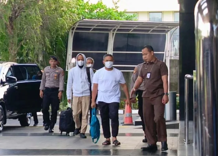 Terjaring OTT, Gubernur Abdul Wahid dan Pejabat PUPR Riau Digelandang ke Gedung KPK