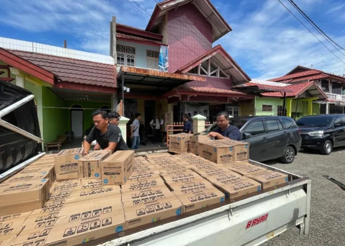 Peduli Bencana, Rico Alviano Bagikan Ribuan Paket Makanan Balita dan Ibu Hamil Korban Banjir