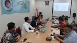 Hisam Setiawan memaparkan pentingnya revisi UU Penyiaran. (Foto: Istimewa)