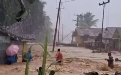 Banjir Bandang Kembali Melanda Batu Busuk, 15 Warga Terjebak Selamat