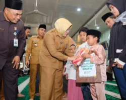 Senyum Anak Yatim Dhuafa di Siak Terima Santunan Bulanan dan Seragam Gratis