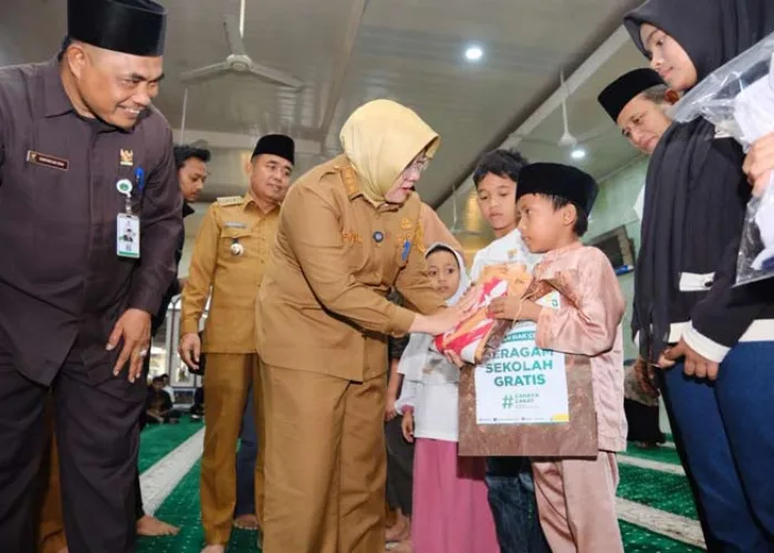 Senyum Anak Yatim Dhuafa di Siak Terima Santunan Bulanan dan Seragam Gratis