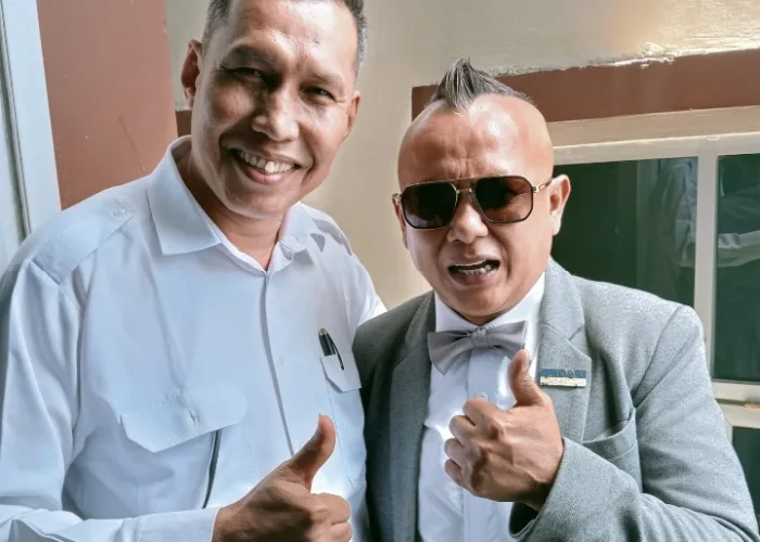 Ketika Boy London Bertemu Calon Ketua DPC PERADI SAI Padang Boiziardi di PN Padang