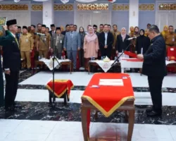 SF Hariyanto Lantik 13 Pejabat Eselon II Pemprov Riau