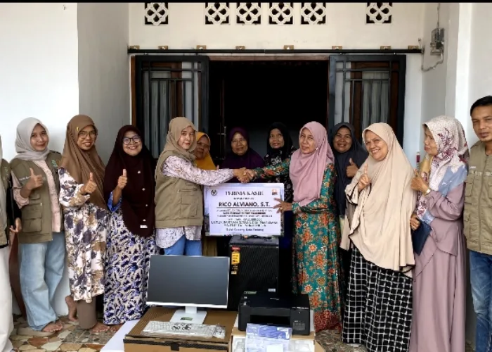 Anggota DPR RI Fraksi PKB Rico Alviano Bantu Majelis Taklim di Padang Rp30 Juta