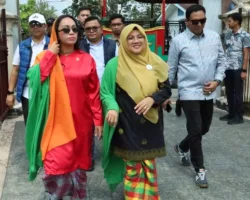 Bupati Afni Dampingi Utusan Khusus Presiden Melihat Destinasi Wisata Sejarah Siak