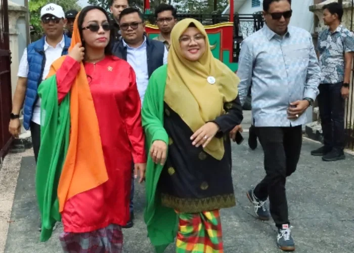 Bupati Afni Dampingi Utusan Khusus Presiden Melihat Destinasi Wisata Sejarah Siak