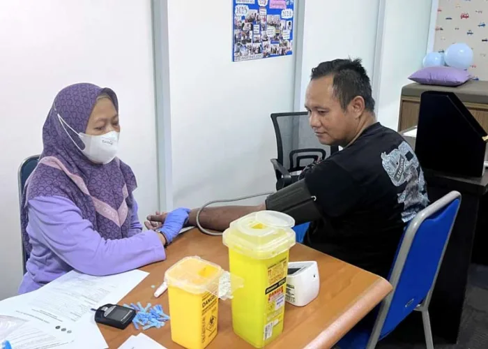 Kemnaker Periksa Kesehatan Sopir di 6 Kota Jelang Mudik Lebaran, Cegah Kecelakaan Akibat Kelelahan