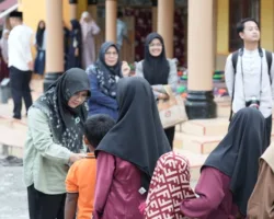 Safari Ramadan di Sabak Auh: Pemkab Siak Salurkan Zakat, Bupati Afni Tekankan Pelayanan Ikhlas