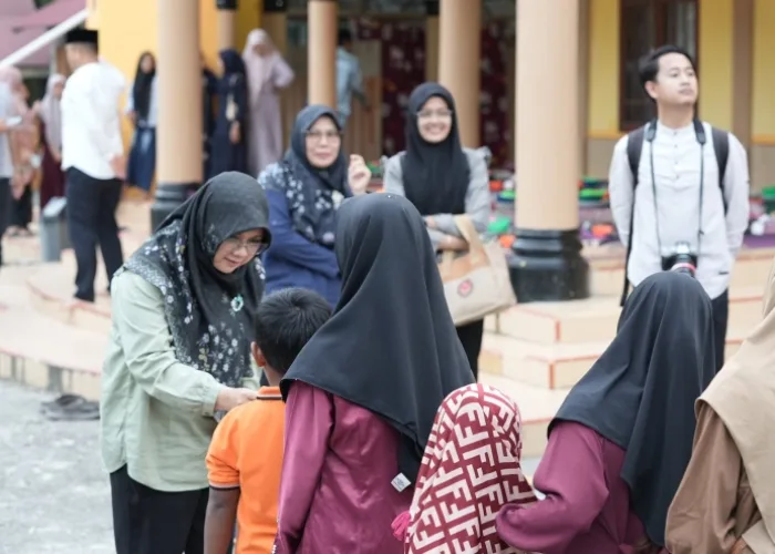 Safari Ramadan di Sabak Auh: Pemkab Siak Salurkan Zakat, Bupati Afni Tekankan Pelayanan Ikhlas