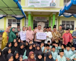Rico Alviano Salurkan Bantuan Rp100 Juta Untuk TPA Almunawarah di Tanah Datar