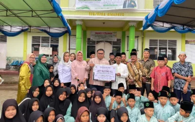 Rico Alviano Salurkan Bantuan Rp100 Juta Untuk TPA Almunawarah di Tanah Datar