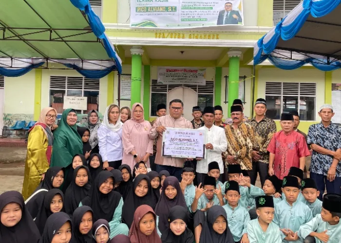 Rico Alviano Salurkan Bantuan Rp100 Juta Untuk TPA Almunawarah di Tanah Datar