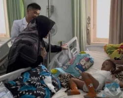 Bupati Afni Tinjau Kondisi Layanan di Pos Lebaran dan RSUD Siak