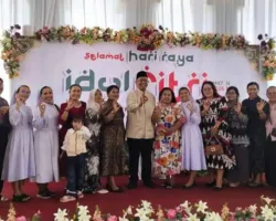 Warga Lintas Agama Hadiri Open House Idul Fitri, Bupati Anton: Toleransi Tanpa Batas