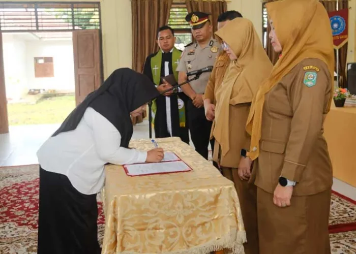 Pelantikan 11 PAW Bapekam Koto Gasib, Bupati Siak Tekankan Sinergi dan Kemandirian Desa