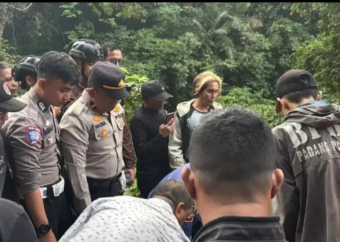 Travel Pekanbaru Padang Masuk Jurang di Lembah Anai, 7 Orang Terluka