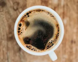 Kopi Malam Hari Picu Perilaku Impulsif? Studi Ungkap Risiko Lebih Tinggi pada Perempuan