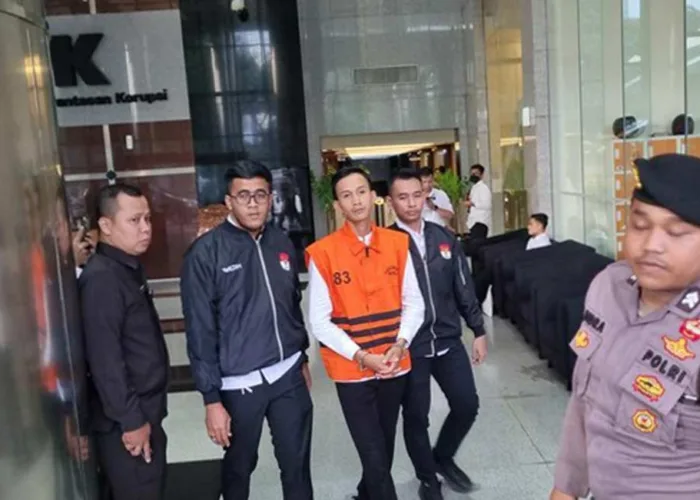 KPK Tahan Ajudan Gubernur Riau, Terungkap Peran Penting dalam Kasus “Jatah Preman”