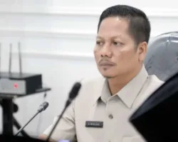 Sampah Menumpuk di Teluk Kuantan Bikin DLH Kewalahan, Wabup Muhklisin Soroti Peran PKL