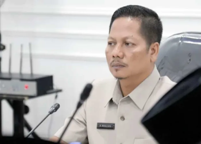 Sampah Menumpuk di Teluk Kuantan Bikin DLH Kewalahan, Wabup Muhklisin Soroti Peran PKL
