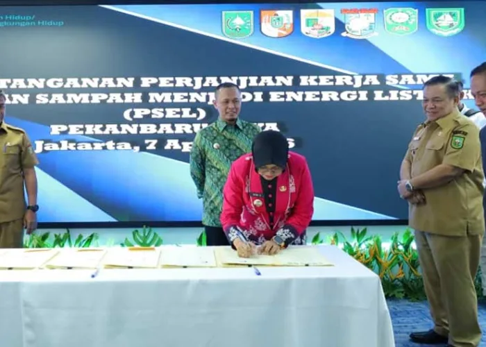 Bupati Siak Teken MoU PSEL Pekanbaru Raya, Sulap Sampah 2.000 Ton/Hari Jadi Listrik