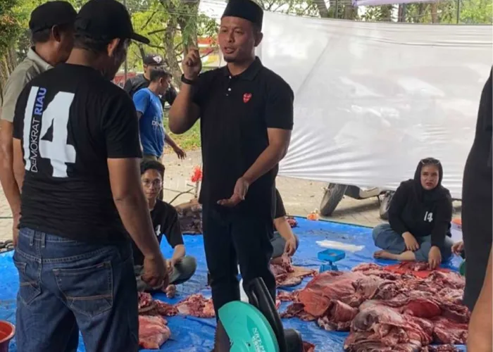 Tebar Kepedulian di Idul Adha, Demokrat Riau Berbagi Daging Kurban ke Warga Pekanbaru