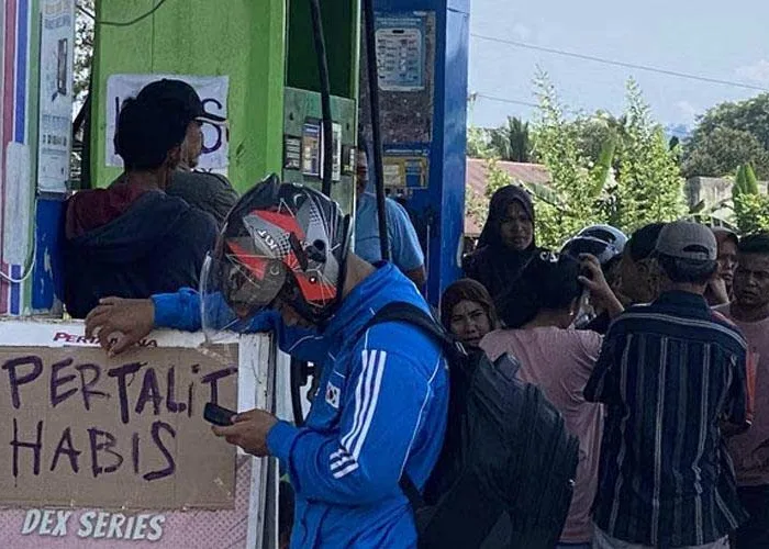 Pertalite Langka di Pekanbaru, Antrean Kendaraan Mengular Sejak Subuh