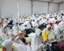 Menunggu di Kampung Halaman, Kepulangan Jemaah Haji Riau Jadi Momen Haru Dinanti Ribuan Keluarga