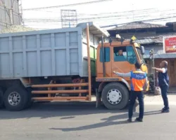 Perketat Pengawasan, Dishub Pekanbaru Cegat Truk ODOL Masuk Kota