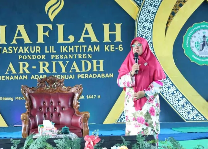 Wisuda 69 Santri Ar Riyadh Siak, Bupati Afni Tegaskan Pesantren Benteng Akhlak Generasi Muda