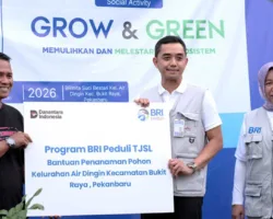 BRI Pekanbaru Tanam 100 Pohon Peoduktif di Air Dingin, Bukti Komitmen ESG