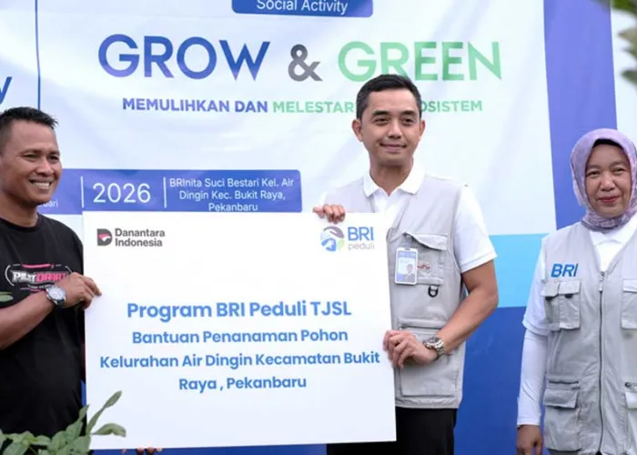 BRI Pekanbaru Tanam 100 Pohon Peoduktif di Air Dingin, Bukti Komitmen ESG