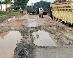 Jalan Poros Sungai Pinang Rohil Rusak Parah, Warga Sebut Sudah Berulang Kali Makan Korban