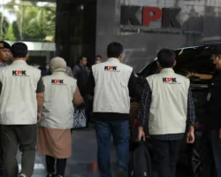 OTT KPK Kuansing: Empat Orang Dibawa ke Jakarta, Keberadaan Bupati Suhardiman Amby Masih Misterius