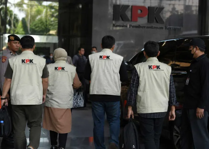 OTT KPK Kuansing: Empat Orang Dibawa ke Jakarta, Keberadaan Bupati Suhardiman Amby Masih Misterius