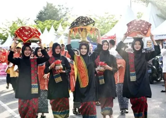 Tradisi Maantaan Sambareh, Yota Balad: Benteng Identitas Budaya Pariaman di Era Digital