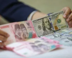 Rupiah Diproyeksi Melemah ke Rp17.950, Pasar Tunggu Keputusan BI