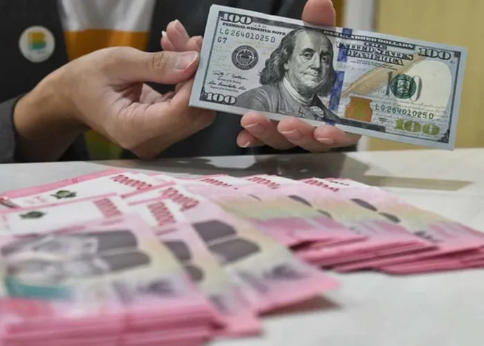 Rupiah Siang Ini Jebol Rp18.011 per Dolar AS, Seberapa Besar Dampaknya?