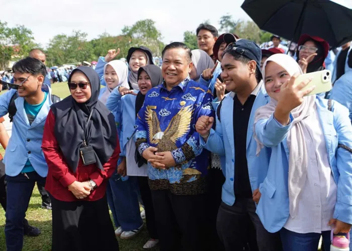 SF Hariyanto Titip 4 Misi ke 4.037 Mahasiswa Kukerta Unri, UHC Bahkan Karhutla