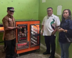 Upaya Rico Alviano Bangun Kemandirian Warga Binaan, Serahkan Mesin Penetas Telur Untuk Lapas Solok