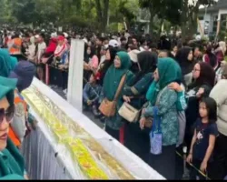 Pekanbaru Pecahkan Rekor MURI, Ribuan Warga Serbu Kue Talam Durian 1 Km